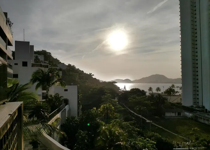 Moderno Apartamento na Enseada com Wi-Fi e Vista Espetacular - Para Família e Home Office - 200m da praia Guarujá